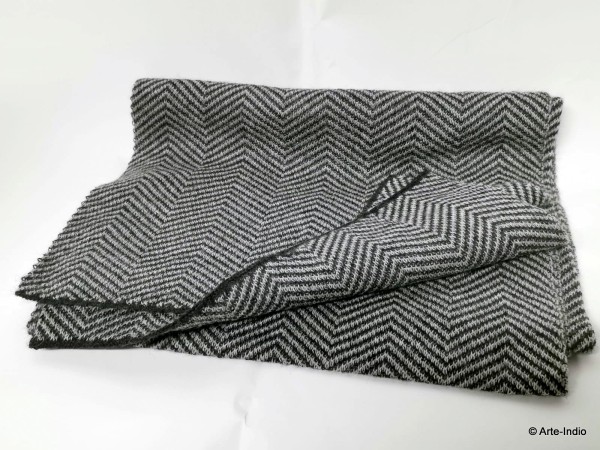 Schal Zig-Zag 100 % alpaka-Wolle. 200 cm x 28 cm. silvergrau/schwarz
