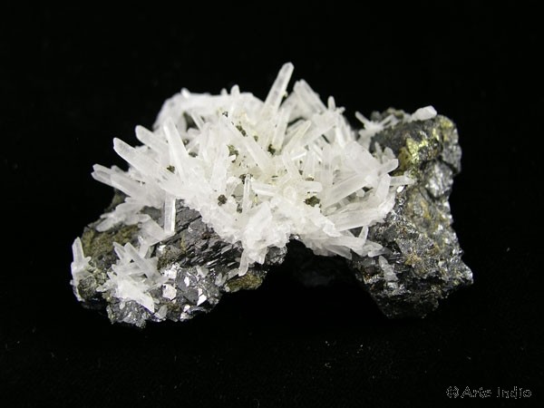 Bergkristall auf Tennantit mit Pyrit