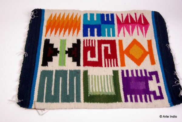 Gewebtes Deckchen/Wolle aus Ayacucho, Peru. ca. 41 cm x 31 cm