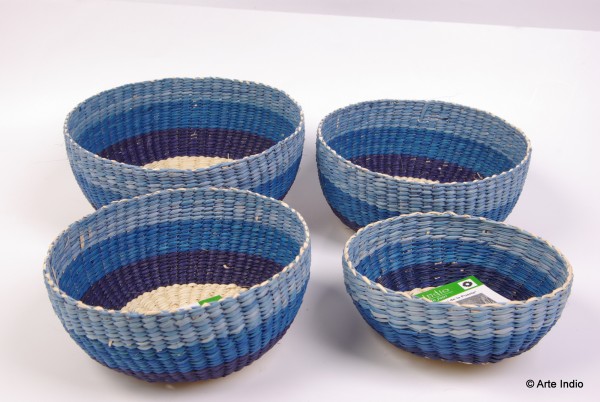 Set of 4 bowls of rushes. Line blue
