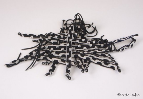 Bracelets made of polyacrylic / macramé