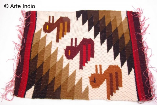 Gewebtes Deckchen/Wolle aus Ayacucho, Peru. ca. 39 cm x 28 cm