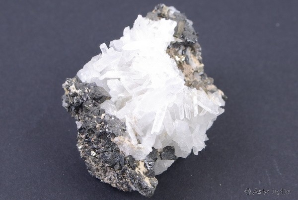 Bergkristall auf Sphalerit und Pyrit