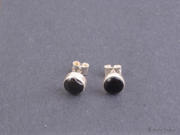 Silver stud earrings. Onix stone