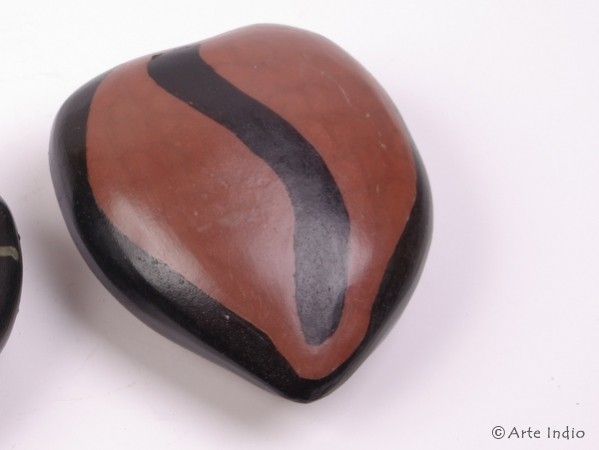 Chulucanas ceramic. Heart red / black