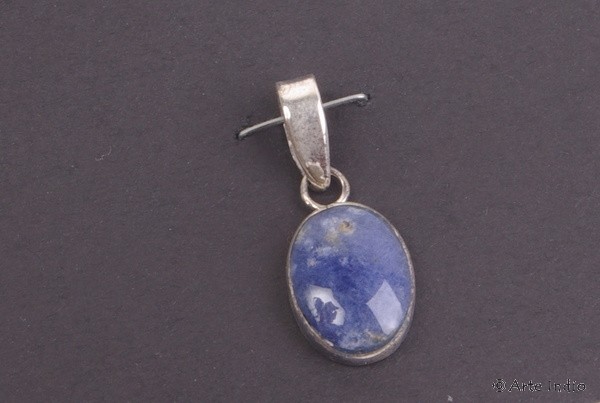 Silver pendant with sodalite