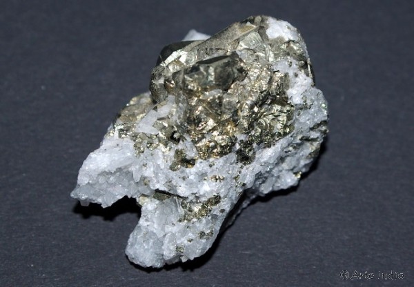 Pyrite / cat gold (FeS2)