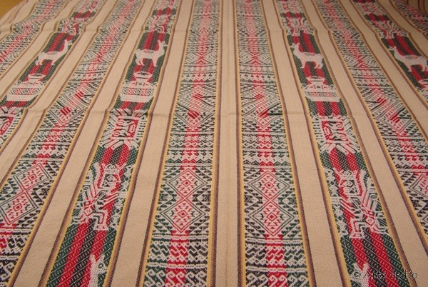 Machine-woven blanket from Huaraz, II choice