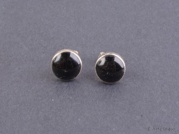 Silver stud earrings. Onix stone