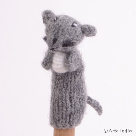 Finger puppet. Mouse with ball