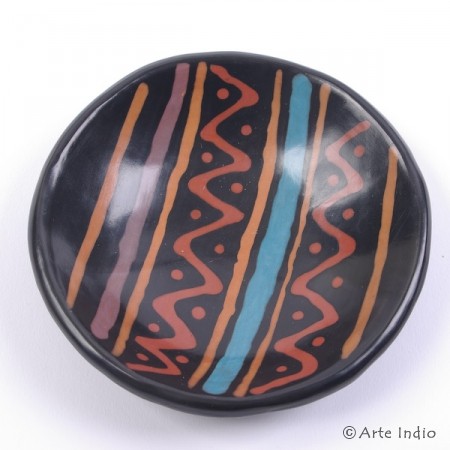 Hand-painted Chulucanas ceramic plate