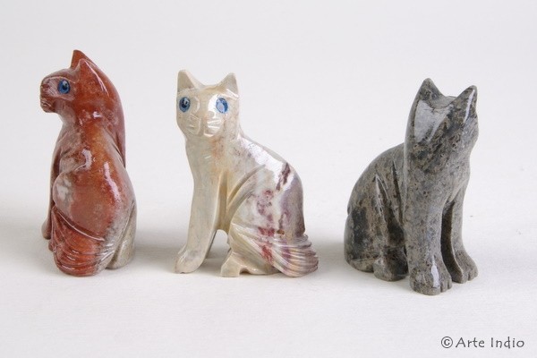 Stone figure about 3 cm. Sitting cat